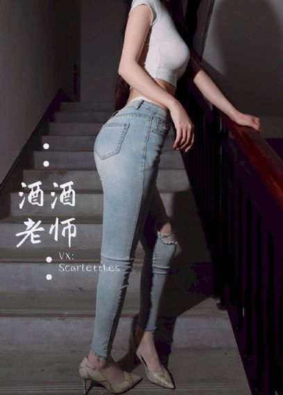 老师把筷子放在我的p眼里
