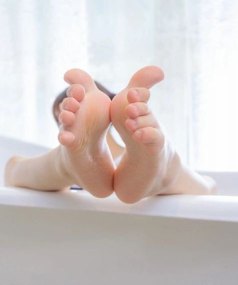 帮娇妻找粗壮男人玩3p电影