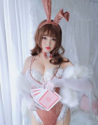 《隔壁女邻居》免费观看