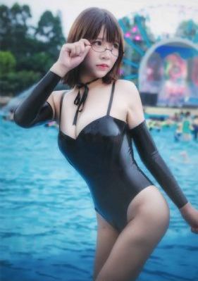 森林里的熊先生冬眠中